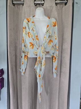⭐️Patrons Of Peace Light Blue Floral Tie-Front Women's Top⭐️